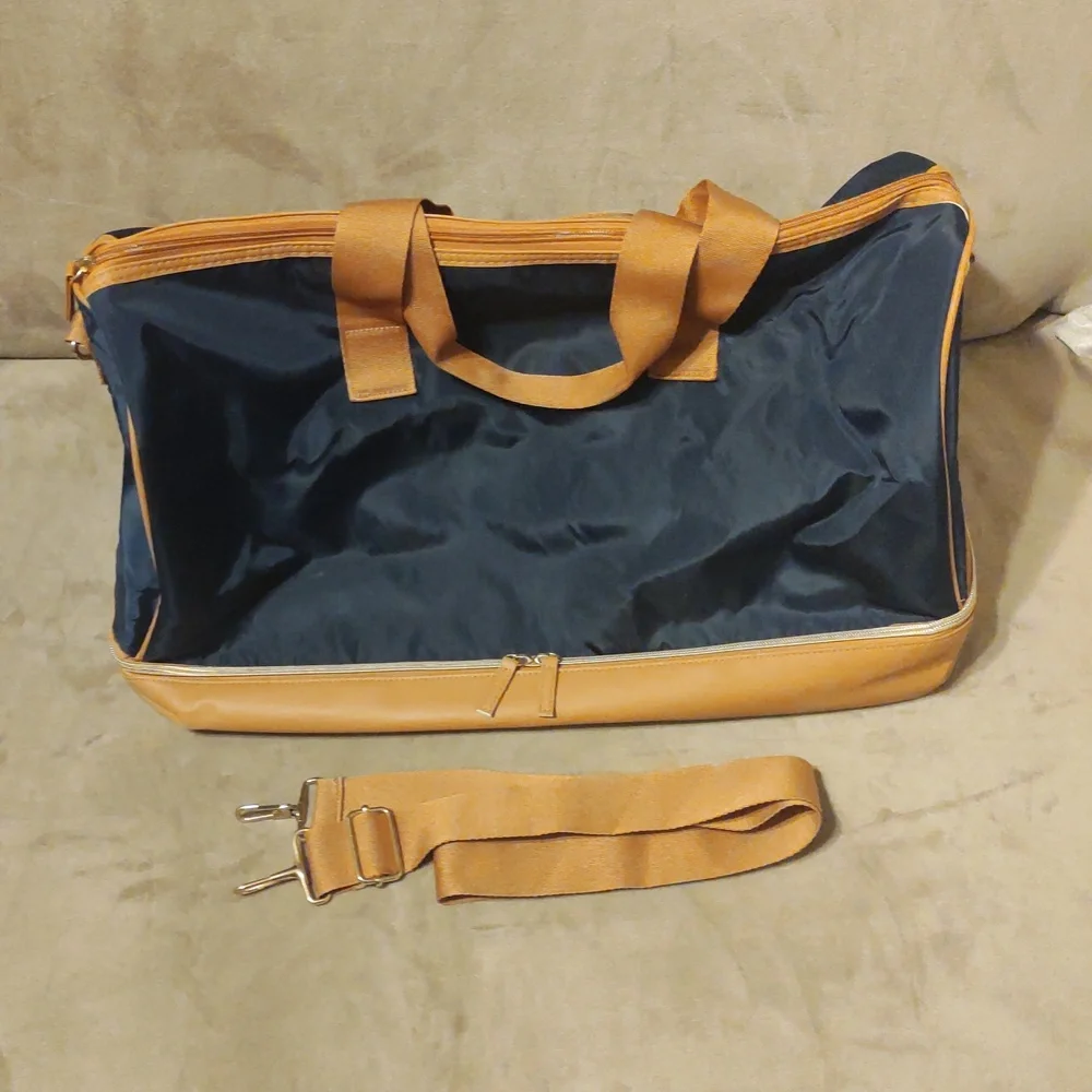SALE!🔥 NWT! Travel Large Duffle Bag Weekender/Gym Bag Bottom Zip Compartment